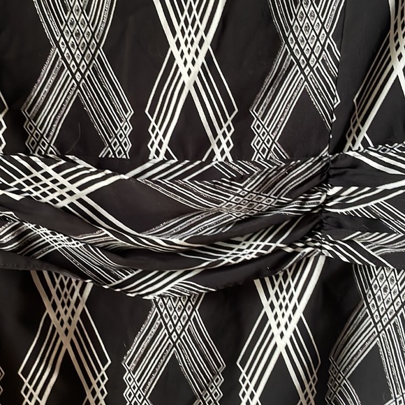 Vintage black cream long sleeve wrap style collared blouse by Covington - Picture 7 of 7